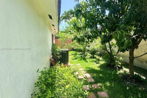 Villa ou maison à vendre à Miami, Floride: 4 chambres, 122.17 m2 № 2192104 - photo 27