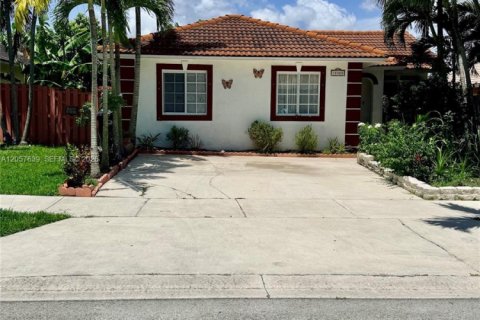 Villa ou maison à vendre à Miami, Floride: 4 chambres, 122.17 m2 № 2192104 - photo 2
