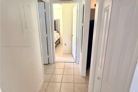 Villa ou maison à vendre à Miami, Floride: 4 chambres, 122.17 m2 № 2192104 - photo 15