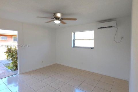 Appartement à louer à Opa-locka, Floride: 1 chambre, 222.97 m2 № 1983670 - photo 3