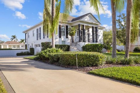 House in Tampa, Florida 5 bedrooms, 274.9 sq.m. № 1866382 - photo 4