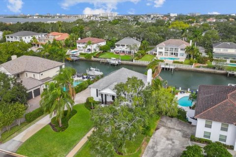 House in Tampa, Florida 5 bedrooms, 274.9 sq.m. № 1866382 - photo 13