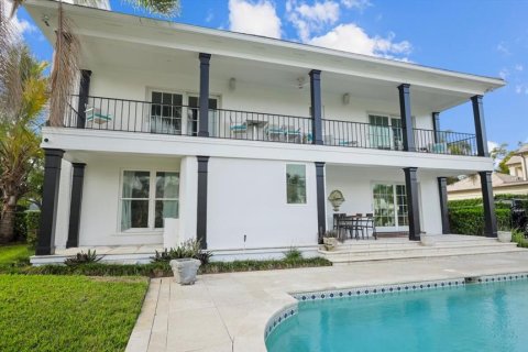 House in Tampa, Florida 5 bedrooms, 274.9 sq.m. № 1866382 - photo 9