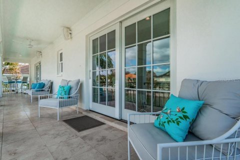 House in Tampa, Florida 5 bedrooms, 274.9 sq.m. № 1866382 - photo 28