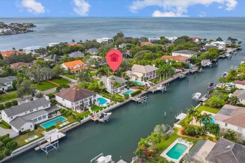 House in Tampa, Florida 5 bedrooms, 274.9 sq.m. № 1866382 - photo 18