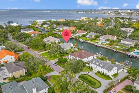 House in Tampa, Florida 5 bedrooms, 274.9 sq.m. № 1866382 - photo 16