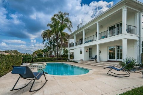 House in Tampa, Florida 5 bedrooms, 274.9 sq.m. № 1866382 - photo 6