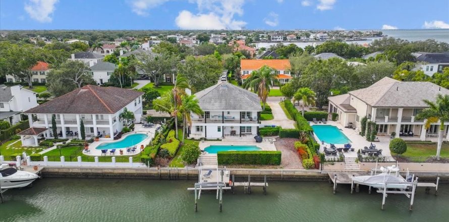 Casa en Tampa, Florida 5 dormitorios, 274.9 m2 № 1866382