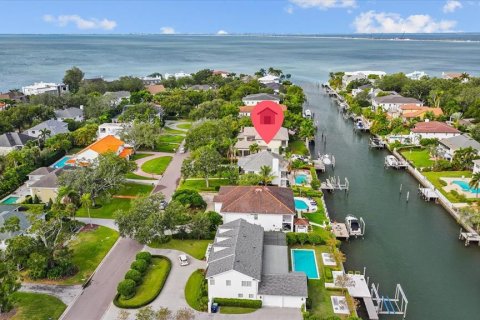 House in Tampa, Florida 5 bedrooms, 274.9 sq.m. № 1866382 - photo 17