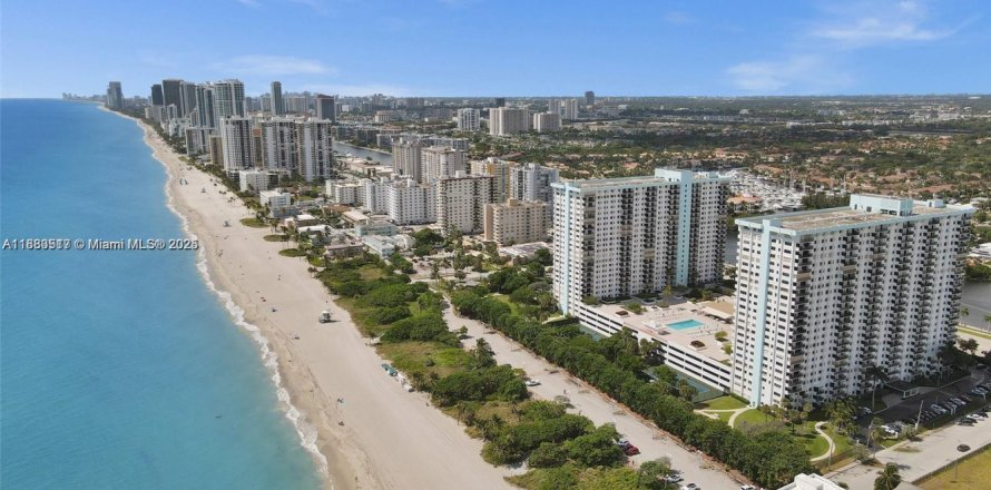 Condominio en Hollywood, Florida, 1 dormitorio № 1940462