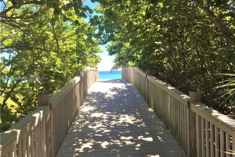 Condominio en venta en Hollywood, Florida, 1 dormitorio, 80.27 m2 № 1940462 - foto 3