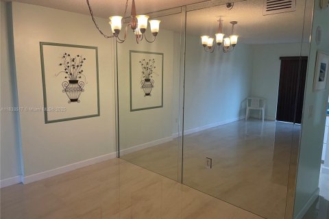 Condominio en venta en Hollywood, Florida, 1 dormitorio, 80.27 m2 № 1940462 - foto 13