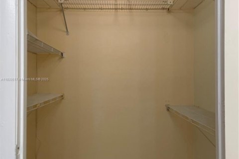 Condominio en venta en Hollywood, Florida, 1 dormitorio, 80.27 m2 № 1940462 - foto 15