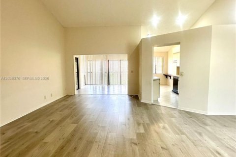 Condo in Hollywood, Florida, 3 bedrooms  № 2251957 - photo 22