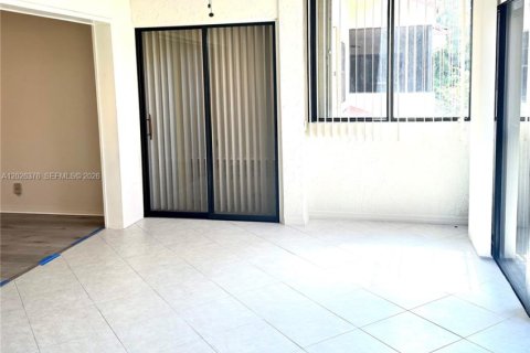 Condo in Hollywood, Florida, 3 bedrooms  № 2251957 - photo 8