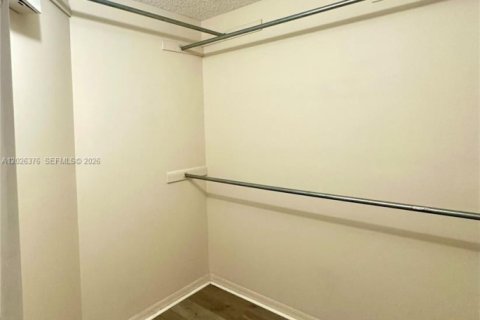 Condo in Hollywood, Florida, 3 bedrooms  № 2251957 - photo 17