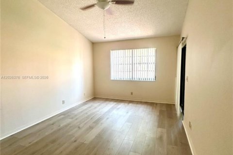 Condo in Hollywood, Florida, 3 bedrooms  № 2251957 - photo 18