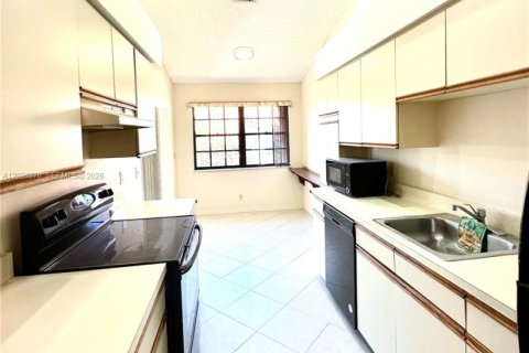 Condo in Hollywood, Florida, 3 bedrooms  № 2251957 - photo 27