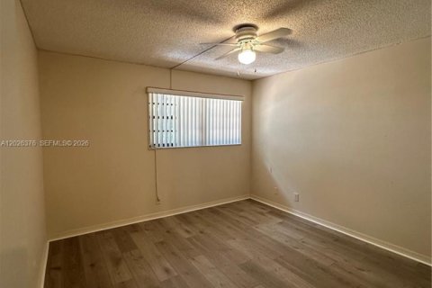 Condo in Hollywood, Florida, 3 bedrooms  № 2251957 - photo 13