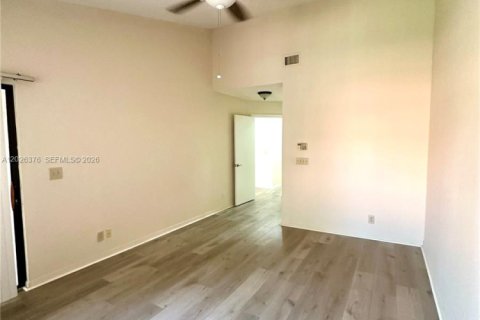 Condo in Hollywood, Florida, 3 bedrooms  № 2251957 - photo 16