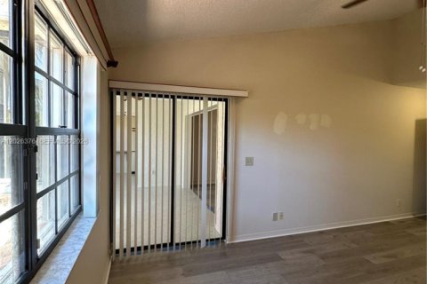 Condo in Hollywood, Florida, 3 bedrooms  № 2251957 - photo 11