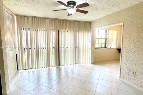 Condo in Hollywood, Florida, 3 bedrooms  № 2251957 - photo 20