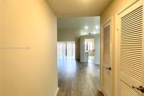 Condo in Hollywood, Florida, 3 bedrooms  № 2251957 - photo 21