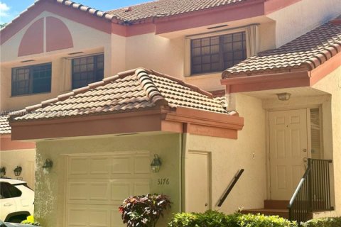 Condo in Hollywood, Florida, 3 bedrooms  № 2251957 - photo 2