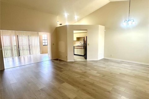 Condo in Hollywood, Florida, 3 bedrooms  № 2251957 - photo 19