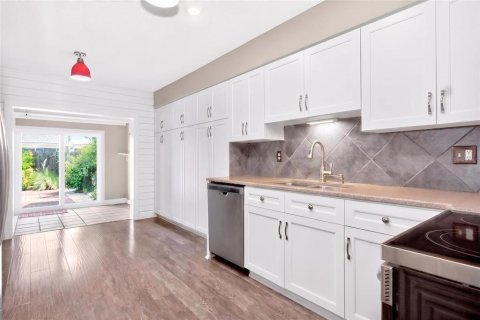 Townhouse in Clearwater, Florida 3 bedrooms, 170.2 sq.m. № 2195772 - photo 19