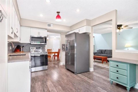 Townhouse in Clearwater, Florida 3 bedrooms, 170.2 sq.m. № 2195772 - photo 18