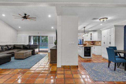 Casa en venta en Plantation, Florida, 5 dormitorios, 293.57 m2 № 1836587 - foto 10