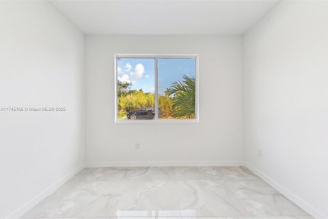 Adosado en venta en Miami, Florida, 5 dormitorios, 233.93 m2 № 1705800 - foto 14