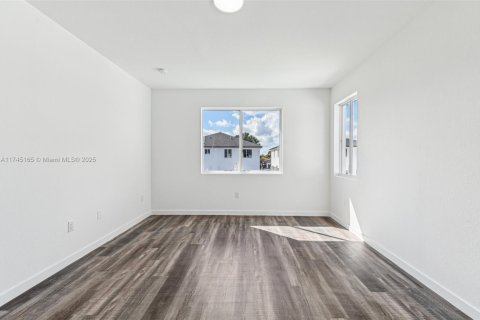 Adosado en venta en Miami, Florida, 5 dormitorios, 233.93 m2 № 1705800 - foto 29