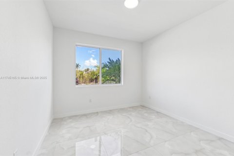 Adosado en venta en Miami, Florida, 5 dormitorios, 233.93 m2 № 1705800 - foto 13