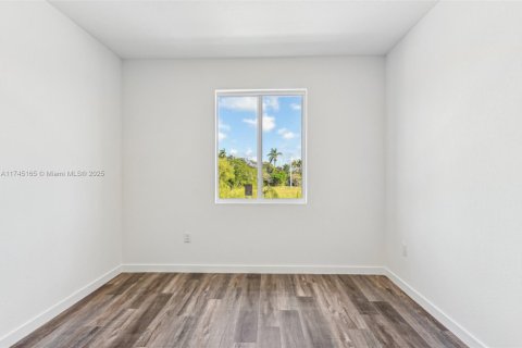Adosado en venta en Miami, Florida, 5 dormitorios, 233.93 m2 № 1705800 - foto 23
