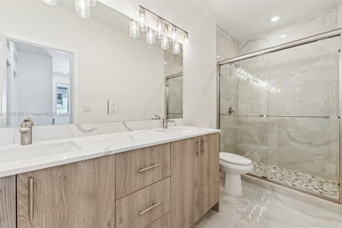 Adosado en venta en Miami, Florida, 5 dormitorios, 233.93 m2 № 1705800 - foto 20