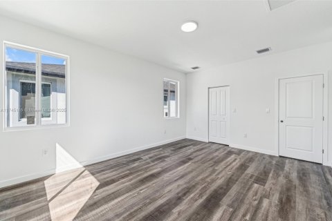 Adosado en venta en Miami, Florida, 5 dormitorios, 233.93 m2 № 1705800 - foto 30