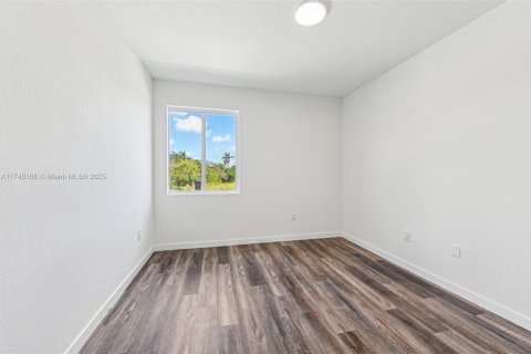 Adosado en venta en Miami, Florida, 5 dormitorios, 233.93 m2 № 1705800 - foto 26