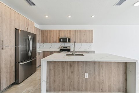 Adosado en venta en Miami, Florida, 5 dormitorios, 233.93 m2 № 1705800 - foto 10