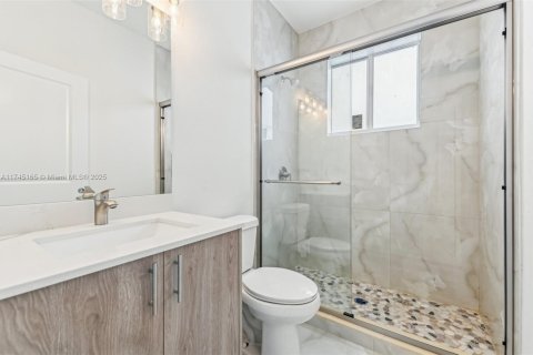 Adosado en venta en Miami, Florida, 5 dormitorios, 233.93 m2 № 1705800 - foto 19