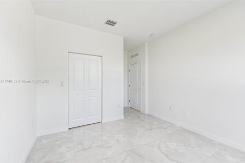 Adosado en venta en Miami, Florida, 5 dormitorios, 233.93 m2 № 1705800 - foto 15