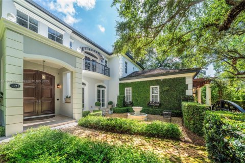 House in Coral Gables, Florida 5 bedrooms, 402.55 sq.m. № 1798813 - photo 5