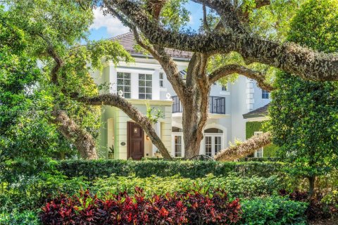 House in Coral Gables, Florida 5 bedrooms, 402.55 sq.m. № 1798813 - photo 4