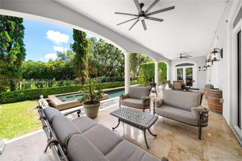 House in Coral Gables, Florida 5 bedrooms, 402.55 sq.m. № 1798813 - photo 23