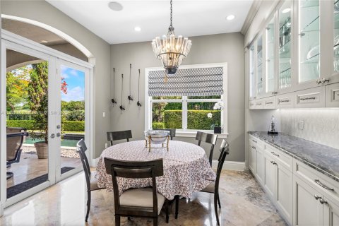House in Coral Gables, Florida 5 bedrooms, 402.55 sq.m. № 1798813 - photo 17