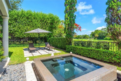 House in Coral Gables, Florida 5 bedrooms, 402.55 sq.m. № 1798813 - photo 24