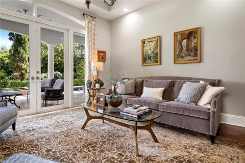 House in Coral Gables, Florida 5 bedrooms, 402.55 sq.m. № 1798813 - photo 8