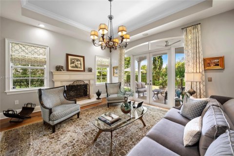 House in Coral Gables, Florida 5 bedrooms, 402.55 sq.m. № 1798813 - photo 7