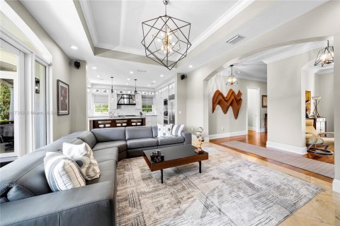 House in Coral Gables, Florida 5 bedrooms, 402.55 sq.m. № 1798813 - photo 11